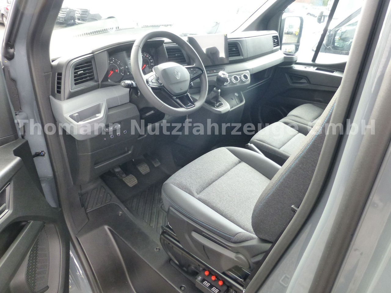 Tow truck Renault NEW Master 2025 Autotransporter NAVI Luft Fed.: picture 13