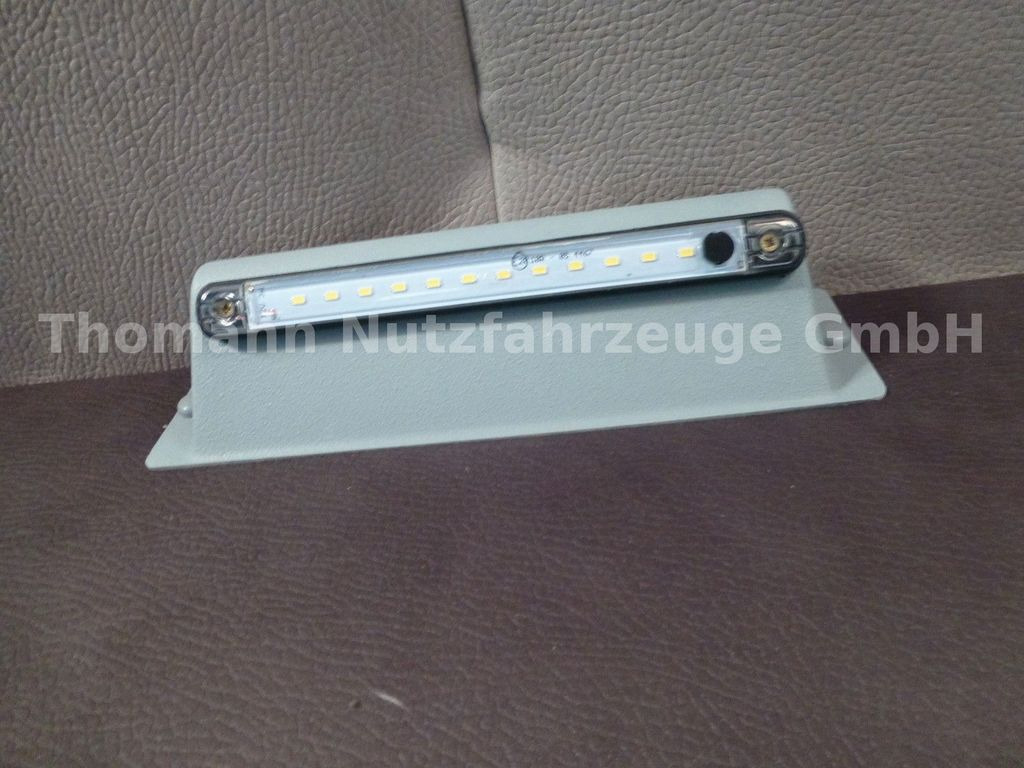 Curtain side van Renault Pritsche Plane mit Schlafkabine hinten: picture 20