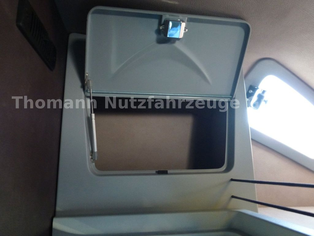 Curtain side van Renault Pritsche Plane mit Schlafkabine hinten: picture 19