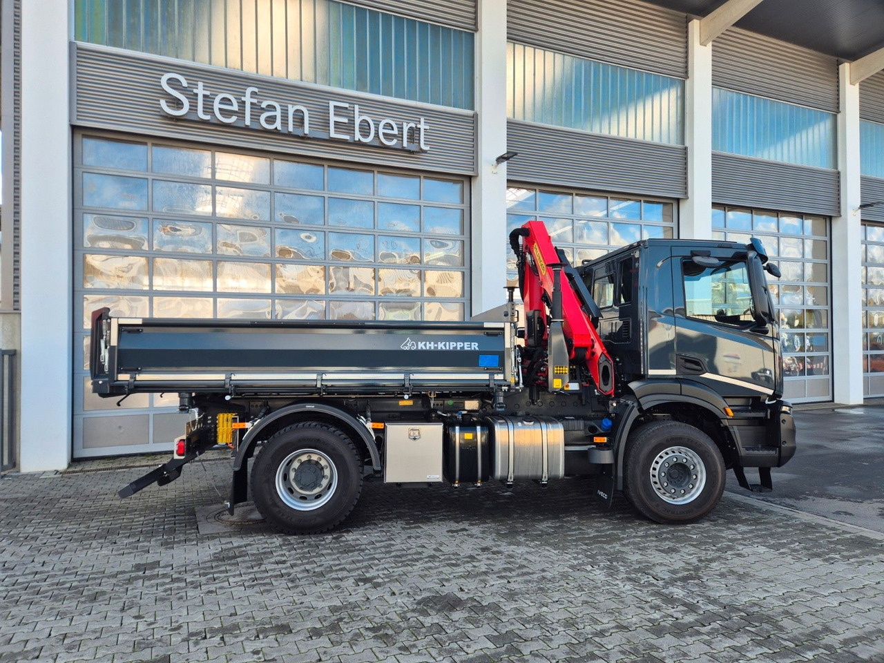 Leasing of  Iveco AD200X46/P HR OFF Palfinger PK 12.501 Funk AHK Iveco AD200X46/P HR OFF Palfinger PK 12.501 Funk AHK: picture 8 Leasing of  Iveco AD200X46/P HR OFF Palfinger PK 12.501 Funk AHK Iveco AD200X46/P HR OFF Palfinger PK 12.501 Funk AHK: picture 8