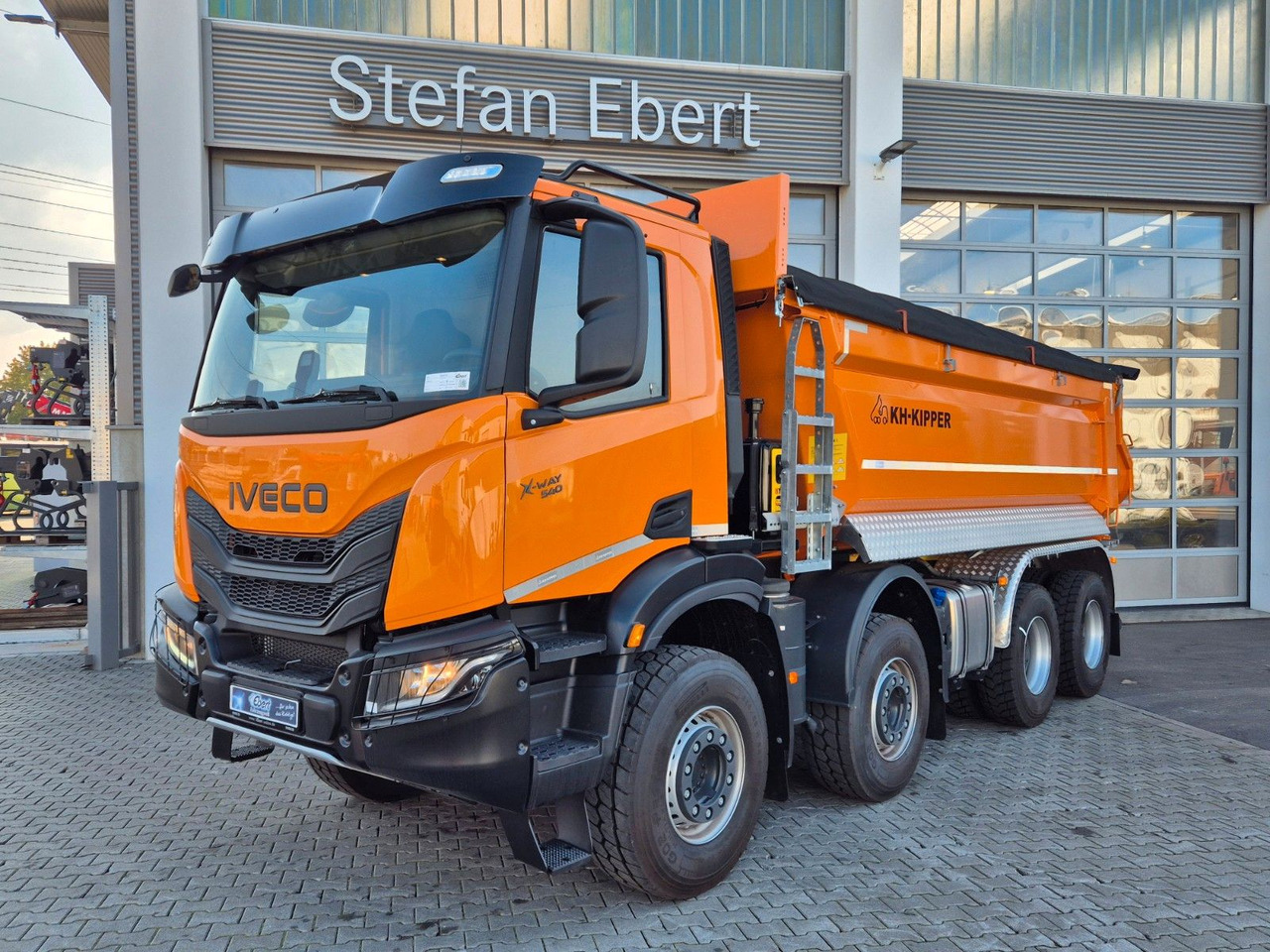 Iveco AD360X54Z HR OFF 8x4 Intarder AHK - Skip loader truck: picture 2 Iveco AD360X54Z HR OFF 8x4 Intarder AHK - Skip loader truck: picture 2