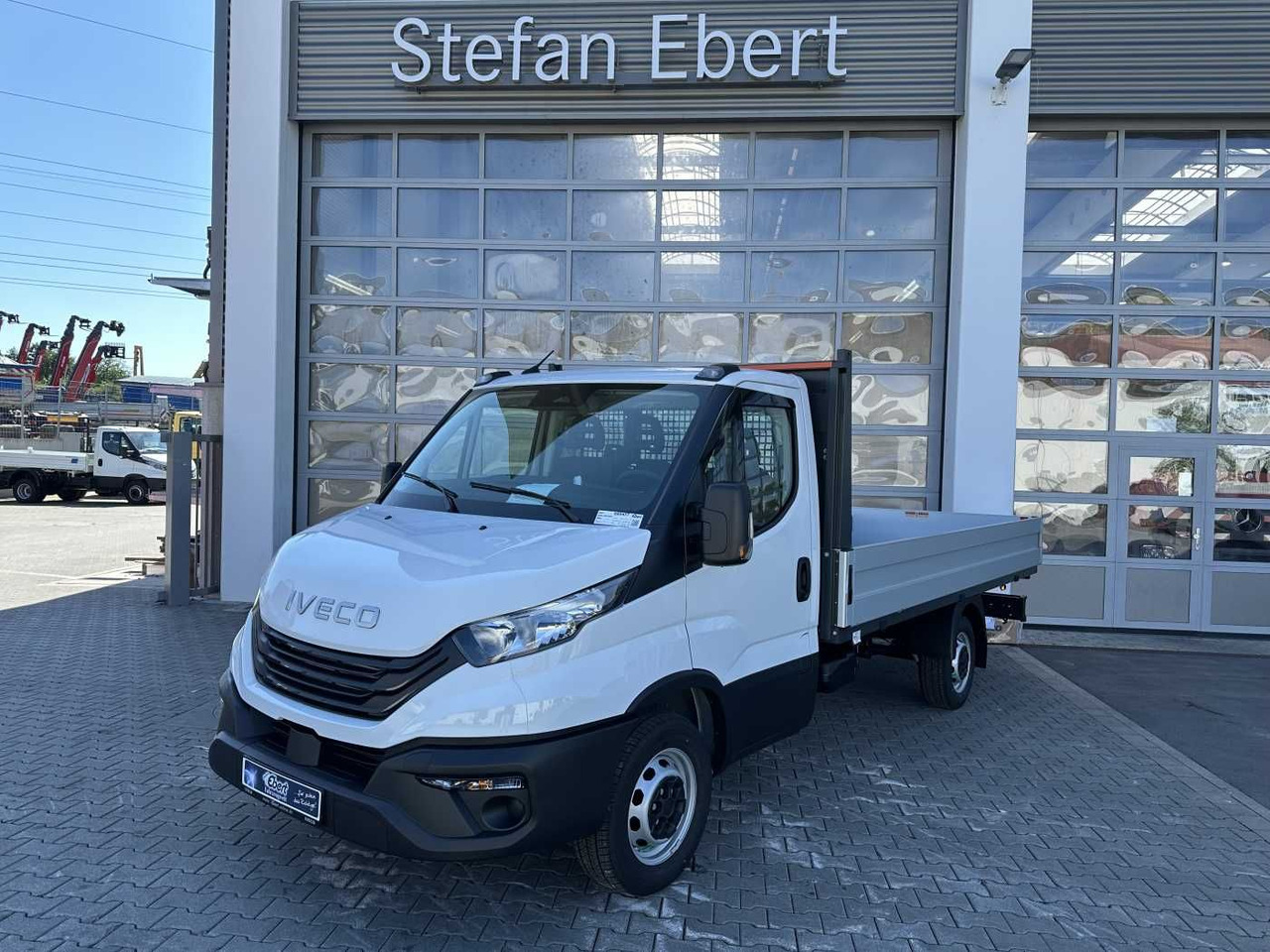 Iveco Daily 35S16 3.0L *R3.750mm*AHK* 2x - Flatbed van: picture 1 Iveco Daily 35S16 3.0L *R3.750mm*AHK* 2x - Flatbed van: picture 1