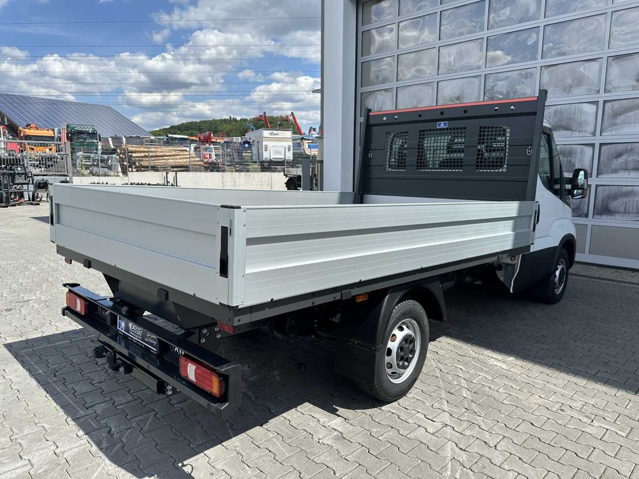 Iveco Daily 35S16 A8 Pritsche *R3.450mm*AHK*Automatik* - Flatbed van: picture 4 Iveco Daily 35S16 A8 Pritsche *R3.450mm*AHK*Automatik* - Flatbed van: picture 4