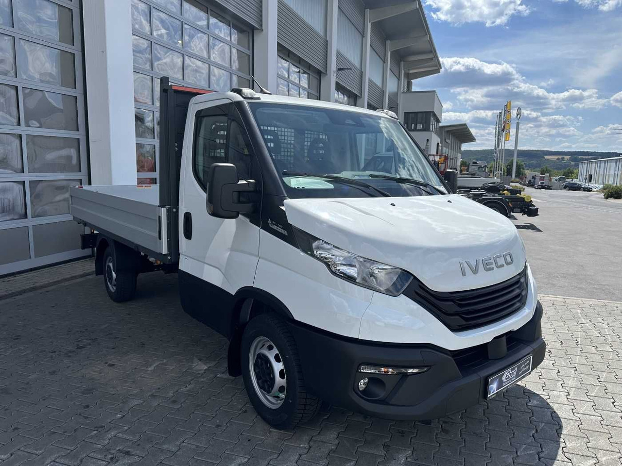 Iveco Daily 35S16 A8 Pritsche *R3.450mm*AHK*Automatik* - Flatbed van: picture 3 Iveco Daily 35S16 A8 Pritsche *R3.450mm*AHK*Automatik* - Flatbed van: picture 3