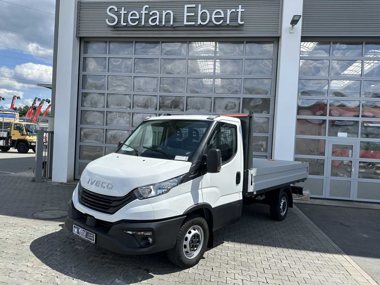 Iveco Daily 35S16 A8 Pritsche *R3.450mm*AHK*Automatik* - Flatbed van: picture 1 Iveco Daily 35S16 A8 Pritsche *R3.450mm*AHK*Automatik* - Flatbed van: picture 1