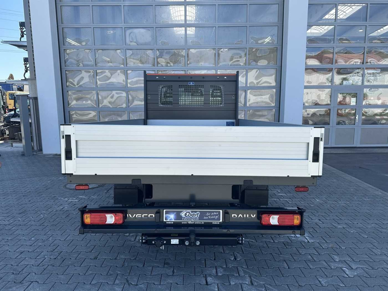 Iveco Daily 35S16 A8 *R3.750mm*AHK*Automatik* - Flatbed van: picture 4 Iveco Daily 35S16 A8 *R3.750mm*AHK*Automatik* - Flatbed van: picture 4