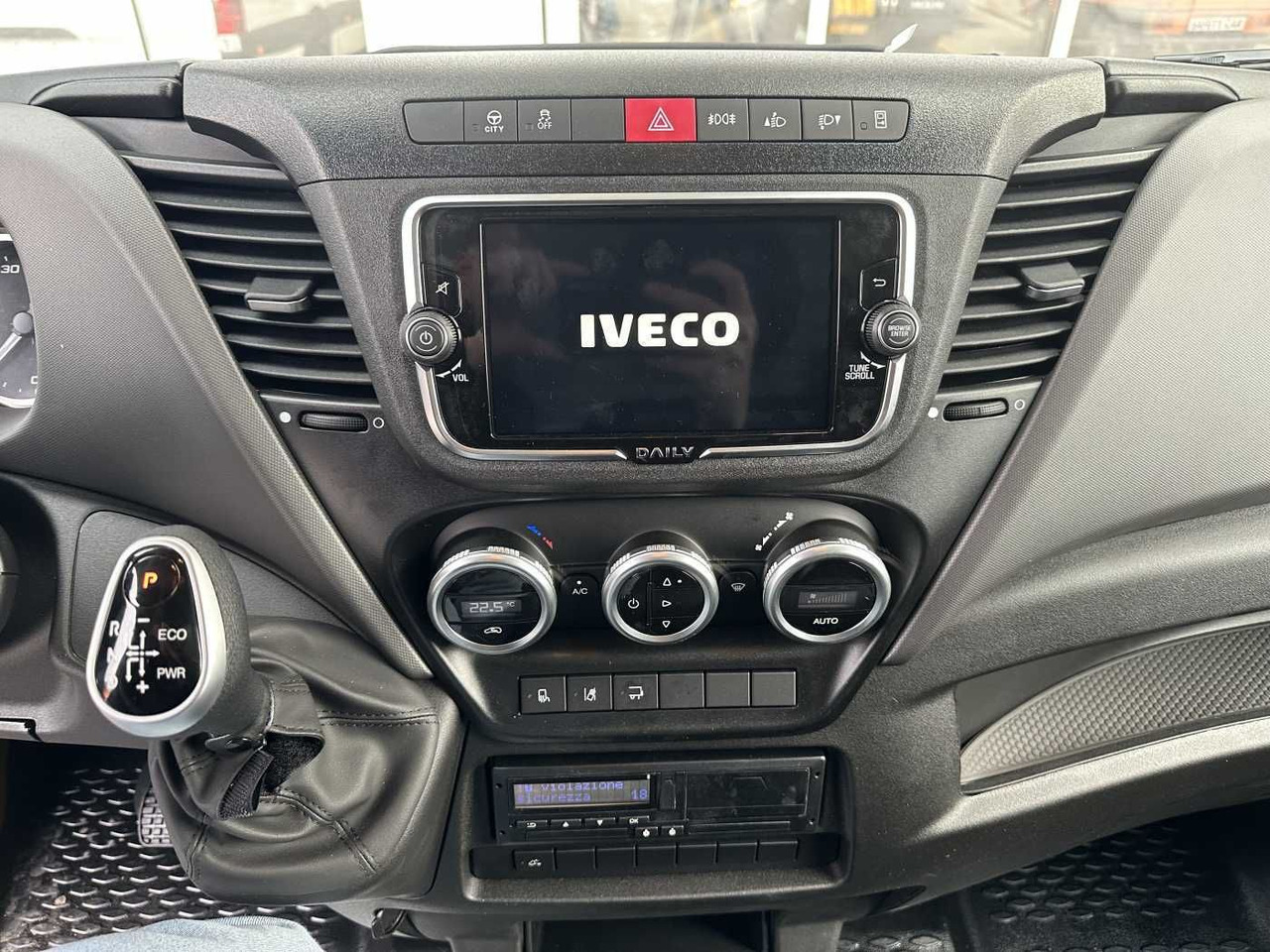 Box van Iveco Daily 70C18 HA8 *LBW*Schwenkwandkoffer*: picture 14