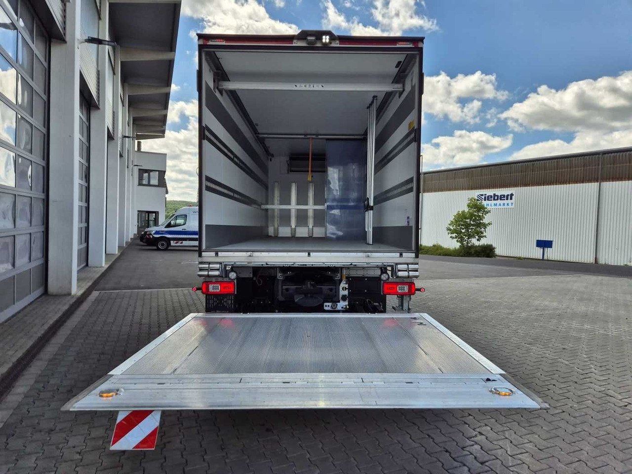 Refrigerator truck Iveco S-Way AD190S40/FP ThermoKing T-1000R LBW Tür AHK: picture 12