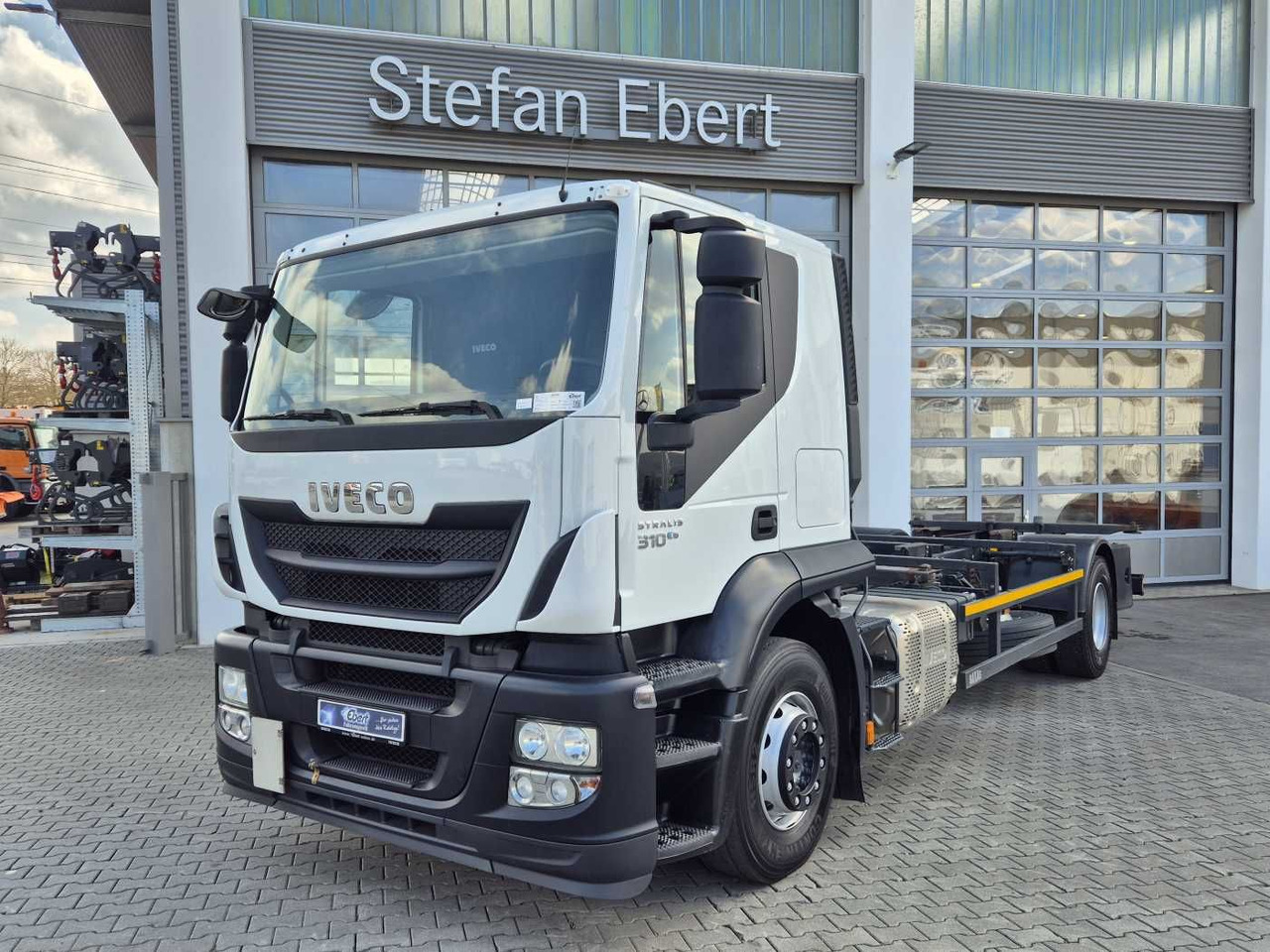 Iveco Stralis AT190S31/P BDF Klima Standh. AHK Bett - Container transporter/ Swap body truck: picture 3 Iveco Stralis AT190S31/P BDF Klima Standh. AHK Bett - Container transporter/ Swap body truck: picture 3