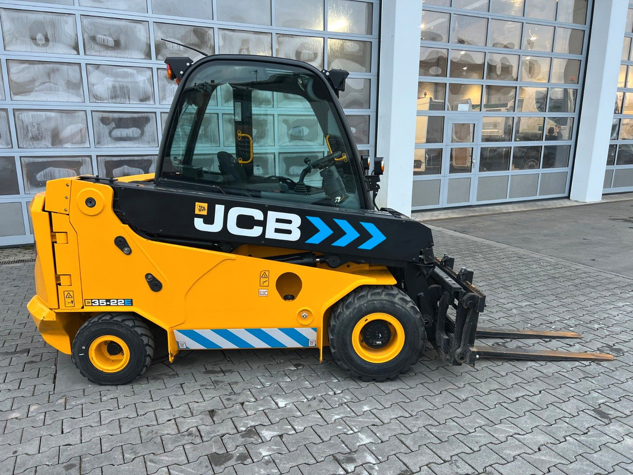 JCB TLT 35-22E Teletruck / nur 131h! / 2022 / SS - Telescopic handler: picture 3 JCB TLT 35-22E Teletruck / nur 131h! / 2022 / SS - Telescopic handler: picture 3