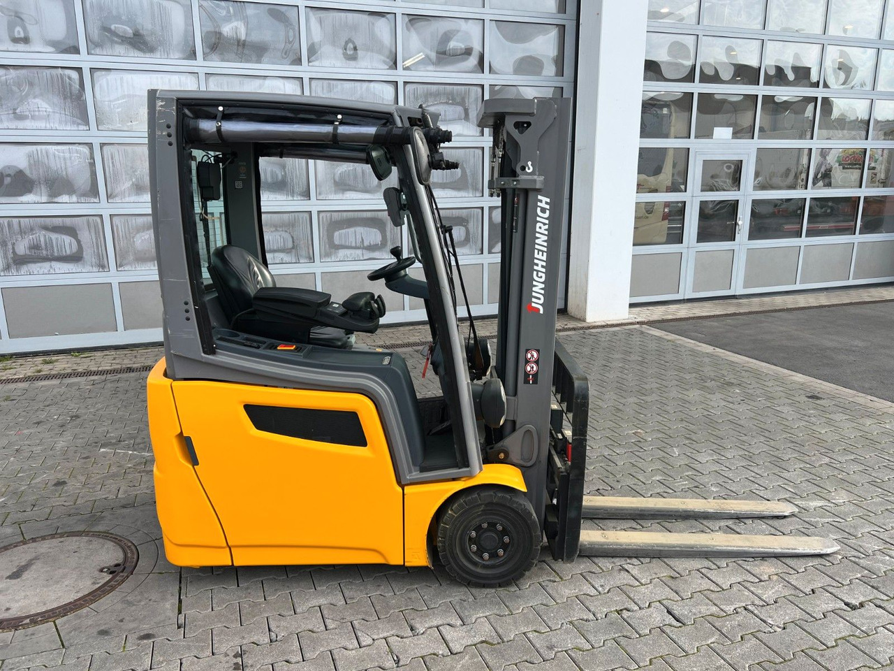 Jungheinrich EFG 215 / Triplex: 4.25m! / SS / 1.573h / 2024 - Electric forklift: picture 3 Jungheinrich EFG 215 / Triplex: 4.25m! / SS / 1.573h / 2024 - Electric forklift: picture 3