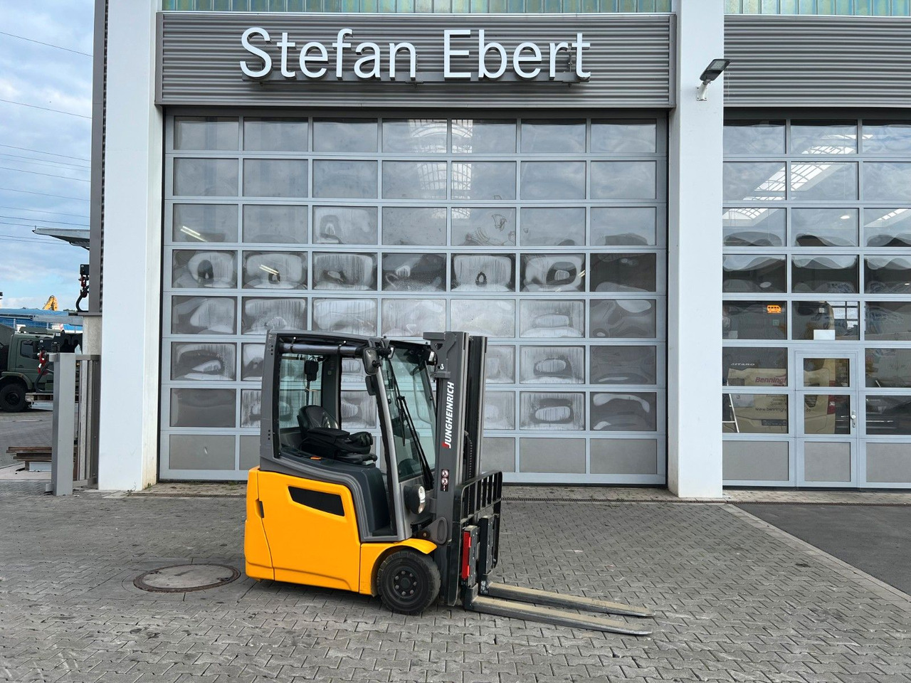 Jungheinrich EFG 215 / Triplex: 4.25m! / SS / 1.573h / 2024 - Electric forklift: picture 1 Jungheinrich EFG 215 / Triplex: 4.25m! / SS / 1.573h / 2024 - Electric forklift: picture 1