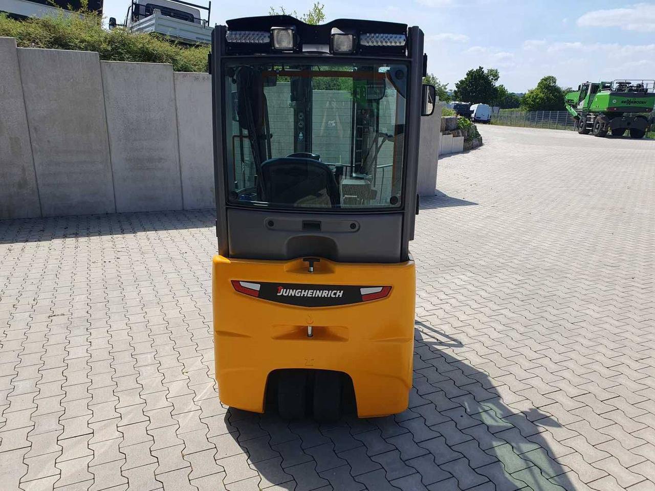Jungheinrich EFG 215 / Triplex: 4.25m! / SS / 2.472h! / 2020 - Electric forklift: picture 4 Jungheinrich EFG 215 / Triplex: 4.25m! / SS / 2.472h! / 2020 - Electric forklift: picture 4