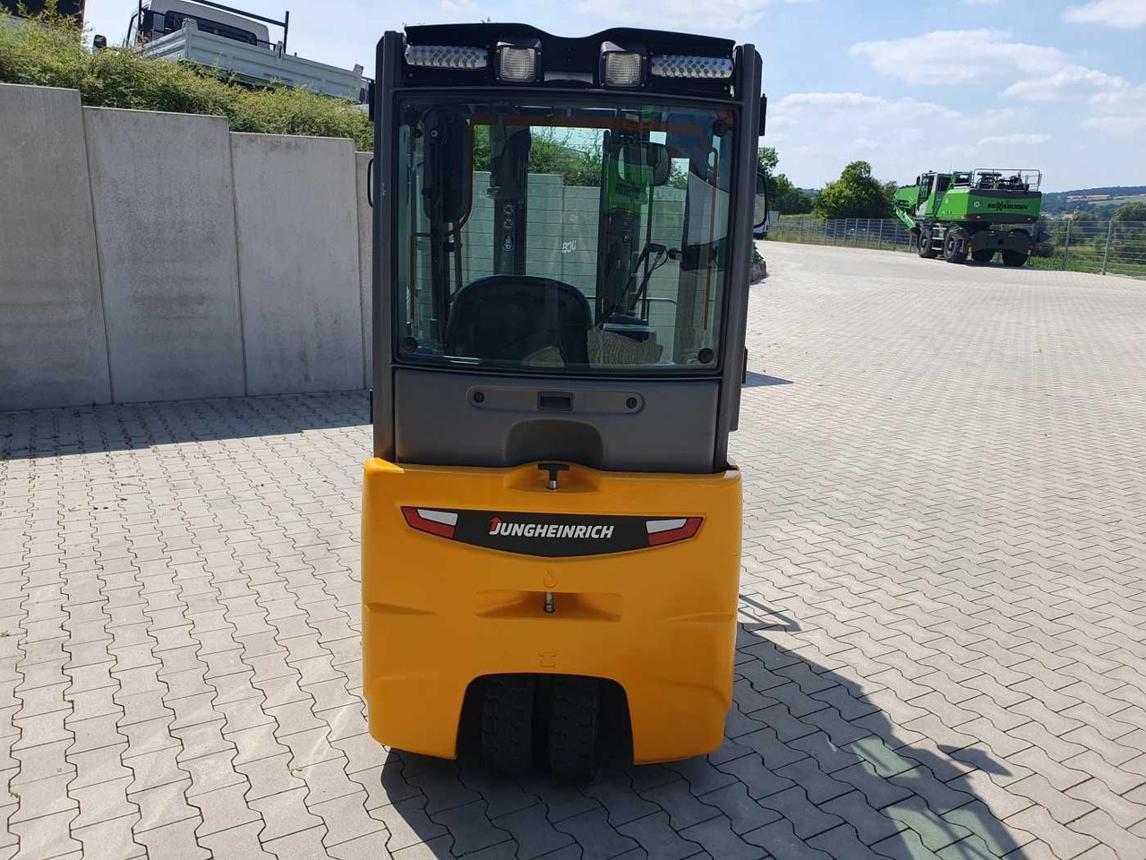 Jungheinrich EFG 215 / Triplex: 4.25m! / SS / 4.166h / 2024 - Electric forklift: picture 5 Jungheinrich EFG 215 / Triplex: 4.25m! / SS / 4.166h / 2024 - Electric forklift: picture 5