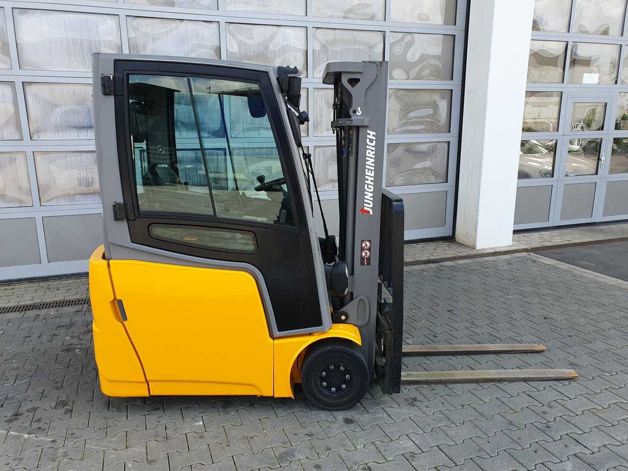 Jungheinrich EFG 215 / Triplex: 4.25m! / SS / 4.166h / 2024 - Electric forklift: picture 3 Jungheinrich EFG 215 / Triplex: 4.25m! / SS / 4.166h / 2024 - Electric forklift: picture 3