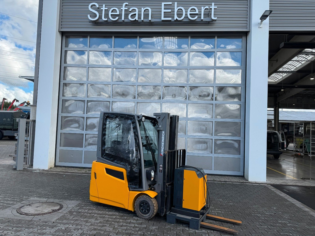 Jungheinrich EFG 215 / Triplex: 4.25m! / SS / nur 3.092h! - Electric forklift: picture 1 Jungheinrich EFG 215 / Triplex: 4.25m! / SS / nur 3.092h! - Electric forklift: picture 1