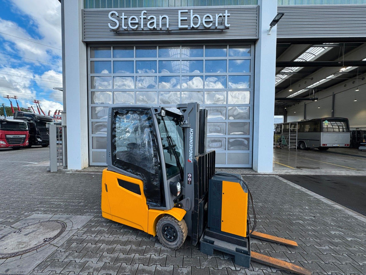 Jungheinrich EFG 215 / Triplex: 4.25m! / SS / nur 3.092h! - Electric forklift: picture 2 Jungheinrich EFG 215 / Triplex: 4.25m! / SS / nur 3.092h! - Electric forklift: picture 2