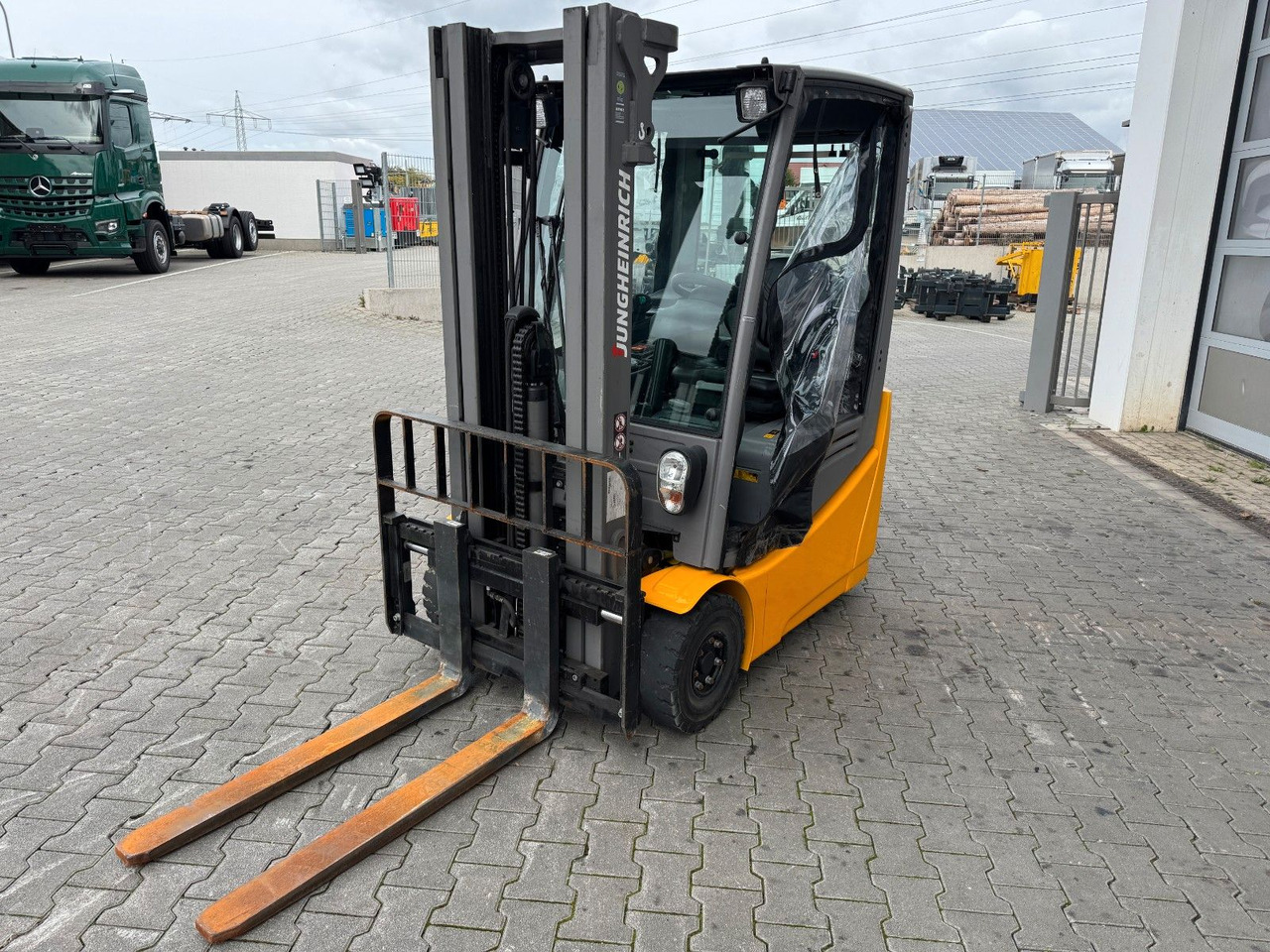 Jungheinrich EFG 215 / Triplex: 4.25m! / SS / nur 3.298h! - Electric forklift: picture 5 Jungheinrich EFG 215 / Triplex: 4.25m! / SS / nur 3.298h! - Electric forklift: picture 5