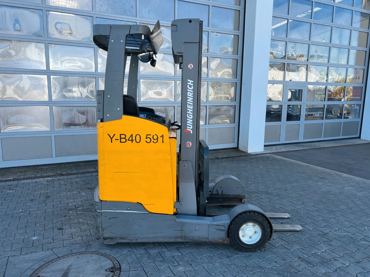 Jungheinrich ETV C16 / 2.836h / Hubhöhe: 5.720mm - Reach truck: picture 3 Jungheinrich ETV C16 / 2.836h / Hubhöhe: 5.720mm - Reach truck: picture 3
