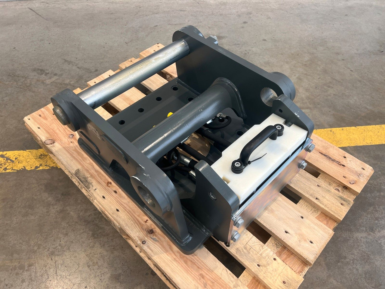 Liebherr Likufix SW48 Adapterplatte NEU lagernd - Quick coupler: picture 3 Liebherr Likufix SW48 Adapterplatte NEU lagernd - Quick coupler: picture 3