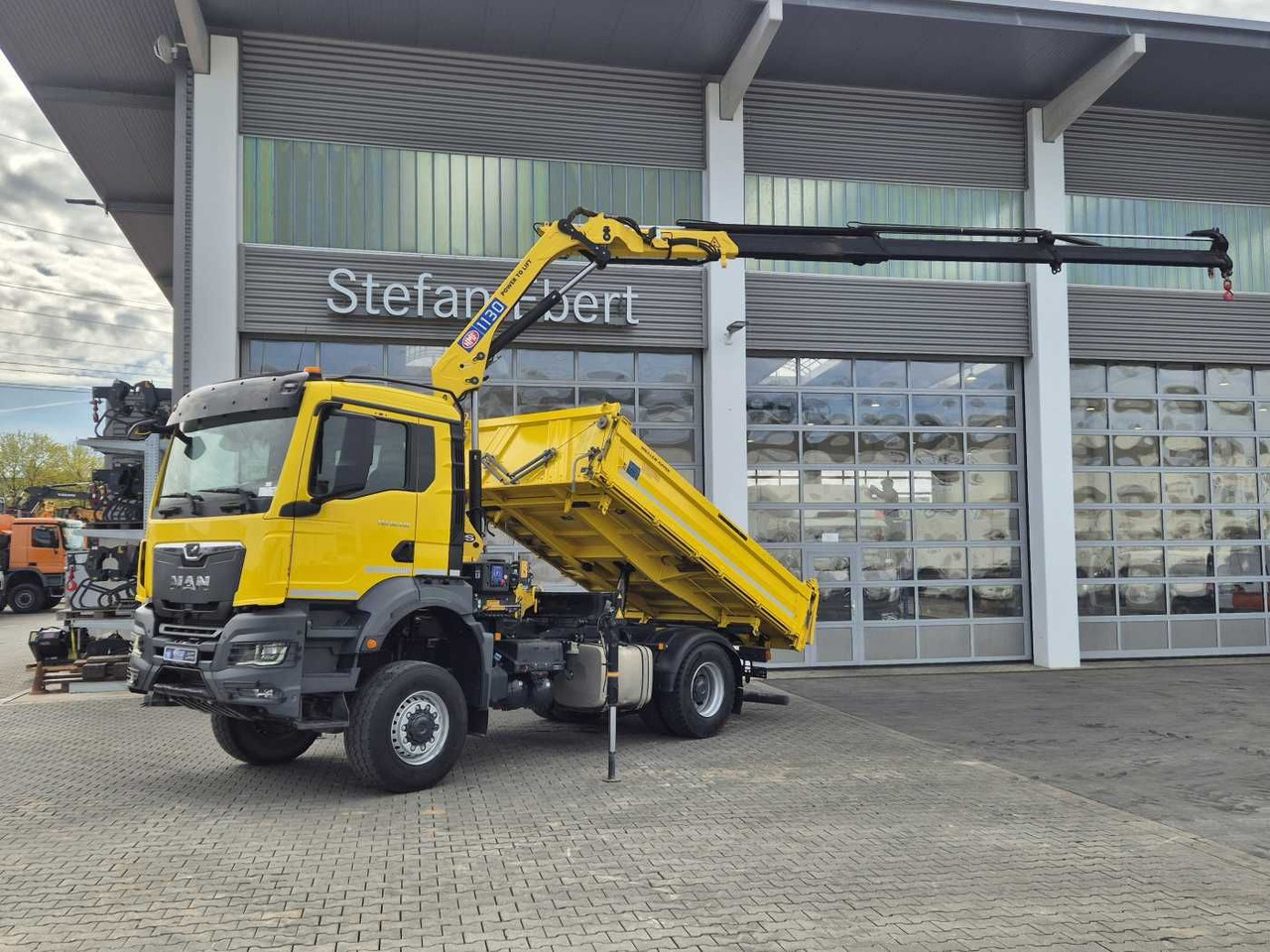MAN TGS 18.430 4x4 BL Kran HMF 1130K-RCS Funk AHK - Tipper: picture 1 MAN TGS 18.430 4x4 BL Kran HMF 1130K-RCS Funk AHK - Tipper: picture 1