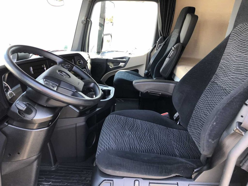 Interior photo 2: Crane truck, Dropside/ Flatbed truck Mercedes-Benz Actros 2745 L 6x2 Baustoffpritsche+Kran Retarder Mercedes-Benz Actros 2745 L 6x2 Baustoffpritsche+Kran Retarder