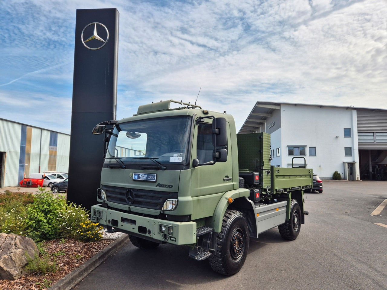 Mercedes-Benz Atego 1018 A 4x4 Pritsche Singlebereift 7 Stück - Dropside/ Flatbed truck: picture 1 Mercedes-Benz Atego 1018 A 4x4 Pritsche Singlebereift 7 Stück - Dropside/ Flatbed truck: picture 1
