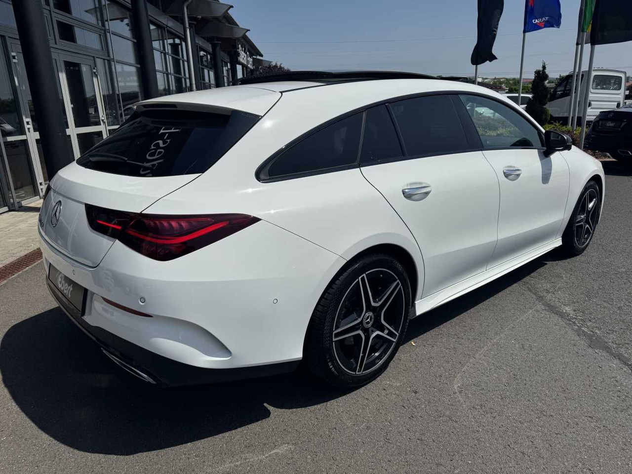 Mercedes-Benz CLA 220d Shooting Brake AMG+Pano+Distr+AHK+uvm. - Car: picture 4 Mercedes-Benz CLA 220d Shooting Brake AMG+Pano+Distr+AHK+uvm. - Car: picture 4