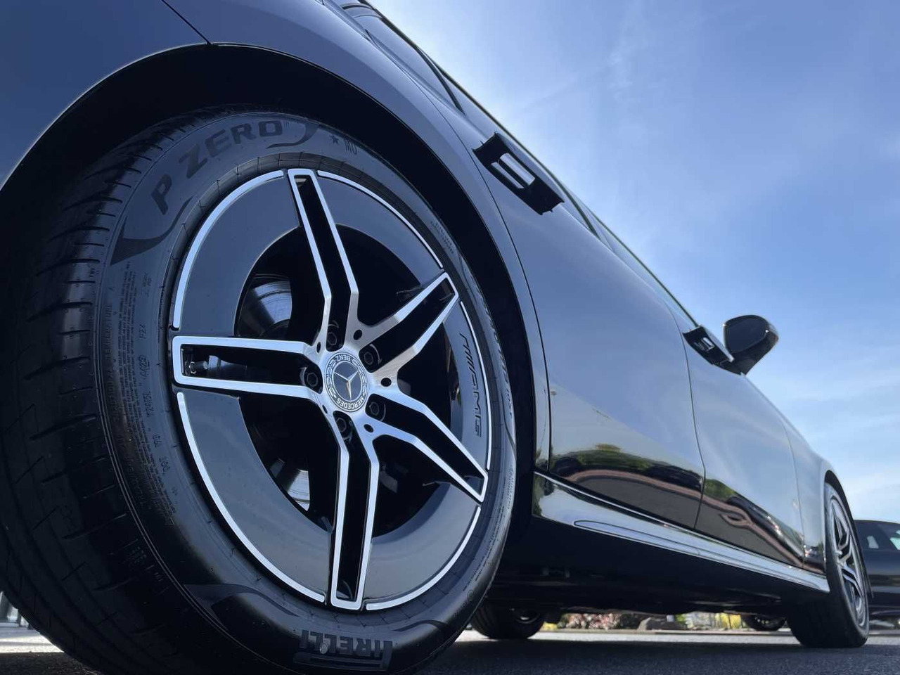 Mercedes-Benz E 220 d T AMG-Line AHK+Distr+R-Kamera +Ambiente+ - Car: picture 5 Mercedes-Benz E 220 d T AMG-Line AHK+Distr+R-Kamera +Ambiente+ - Car: picture 5