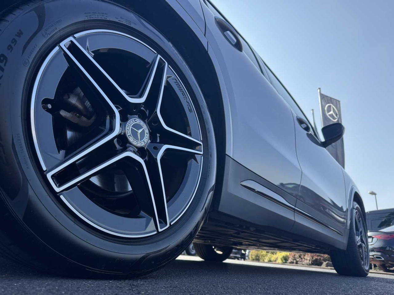 Mercedes-Benz GLA 200d 4M AMG+Pano+Distr+Ambiente+ - SUV: picture 5 Mercedes-Benz GLA 200d 4M AMG+Pano+Distr+Ambiente+ - SUV: picture 5