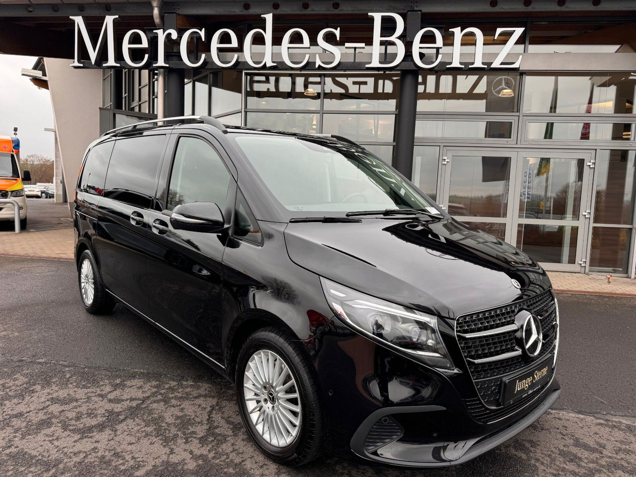 Mercedes-Benz V 220 d STYLE K Liege-Paket AHK2,5 DISTRONIC - Passenger van: picture 1 Mercedes-Benz V 220 d STYLE K Liege-Paket AHK2,5 DISTRONIC - Passenger van: picture 1
