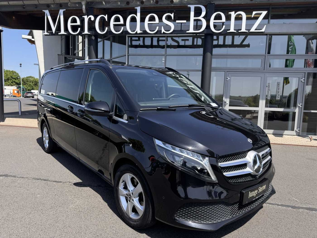Mercedes-Benz V 300 d 4MATIC AVA 3430 AHK2,5 DISTRONIC 360 - Car: picture 1 Mercedes-Benz V 300 d 4MATIC AVA 3430 AHK2,5 DISTRONIC 360 - Car: picture 1