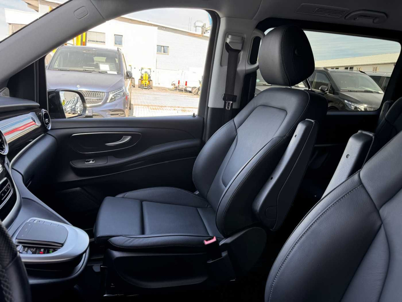 Passenger van Mercedes-Benz V 300 d AVA Extralang AIRMATIC Standheiz 360Kam: picture 10