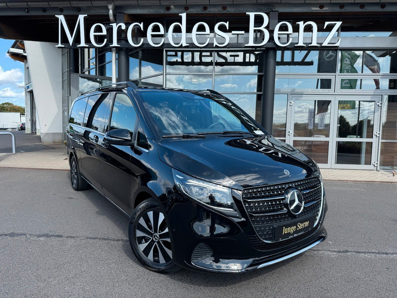 Mercedes-Benz V 300 d AVANTGARDE Extralang 360Kamera Standheiz - Passenger van: picture 1 Mercedes-Benz V 300 d AVANTGARDE Extralang 360Kamera Standheiz - Passenger van: picture 1