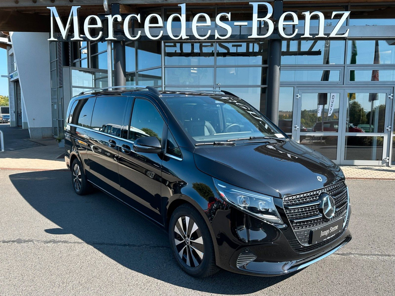 Mercedes-Benz V 300 d AVANTGARDE Extralang 360Kamera Standheiz - Passenger van: picture 1 Mercedes-Benz V 300 d AVANTGARDE Extralang 360Kamera Standheiz - Passenger van: picture 1