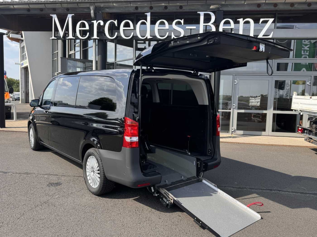 Mercedes-Benz eVito 129 Tourer Behinderten-/Rollstuhlrampe - Car: picture 1 Mercedes-Benz eVito 129 Tourer Behinderten-/Rollstuhlrampe - Car: picture 1