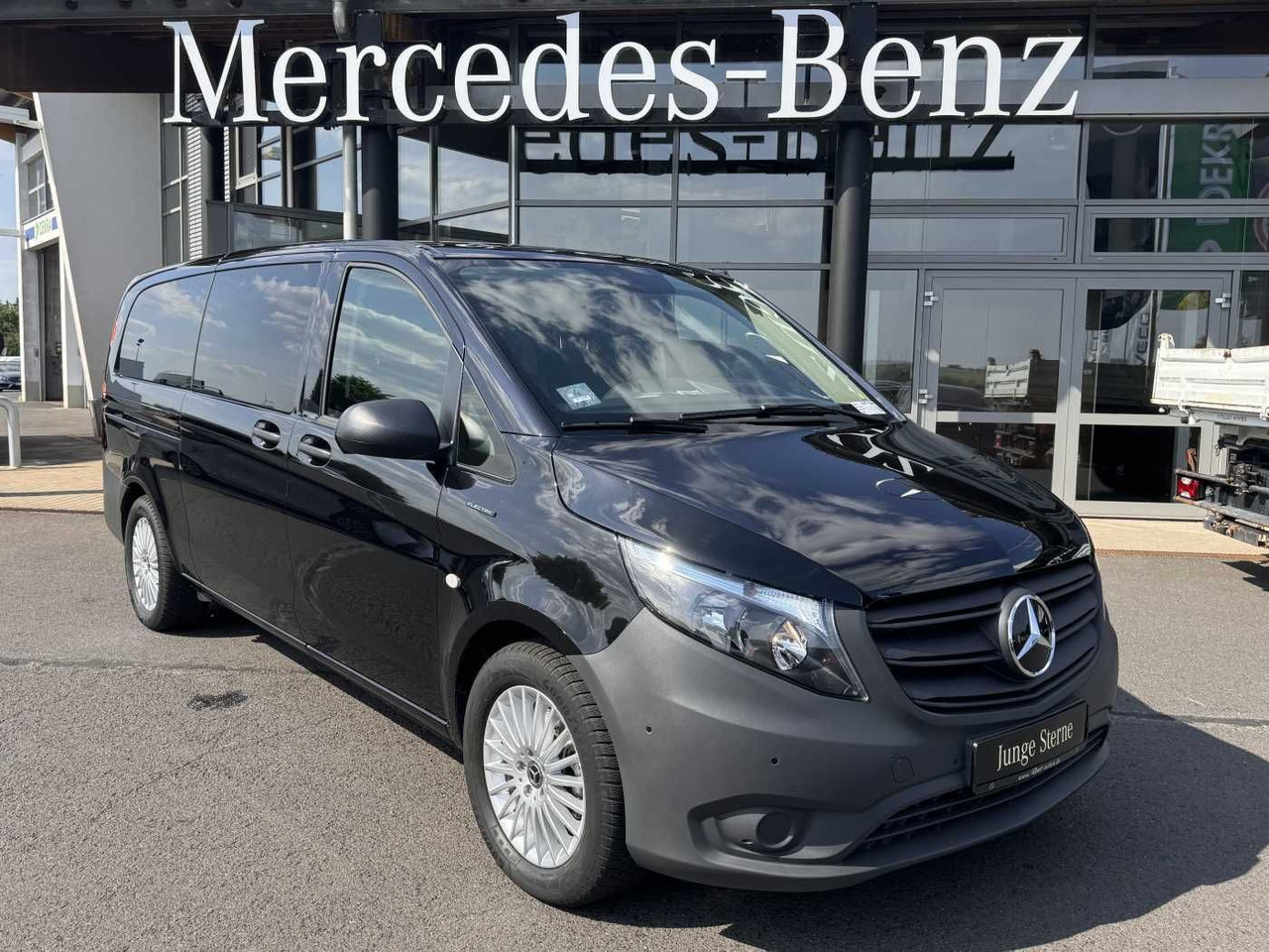 Mercedes-Benz eVito 129 Tourer Behinderten-/Rollstuhlrampe - Car: picture 2 Mercedes-Benz eVito 129 Tourer Behinderten-/Rollstuhlrampe - Car: picture 2