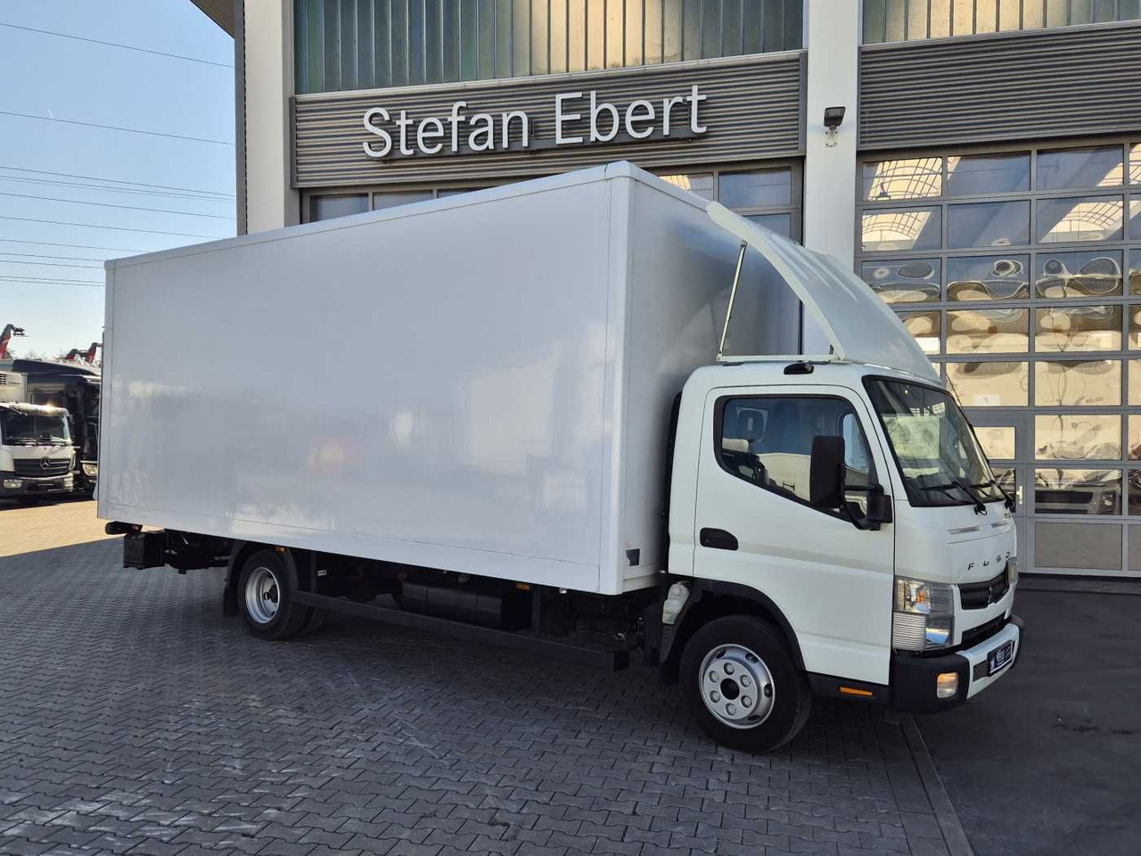 Mitsubishi Fuso Canter 7C18 Koffer LBW Spoiler Klima - Box truck: picture 4 Mitsubishi Fuso Canter 7C18 Koffer LBW Spoiler Klima - Box truck: picture 4