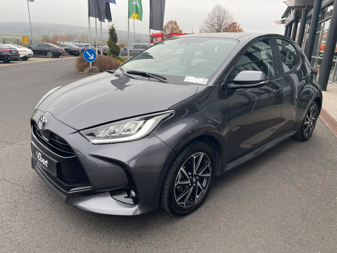 Toyota Yaris 1.5 VVT-iE Aut. Team D AHK+R-Kamera+SHZ - Car: picture 3 Toyota Yaris 1.5 VVT-iE Aut. Team D AHK+R-Kamera+SHZ - Car: picture 3