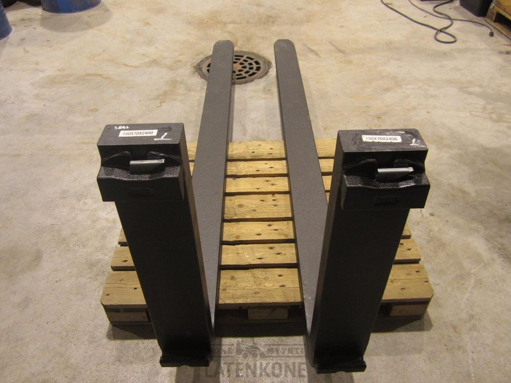 Laten Trukkihaarukat 8ton 2400mm FEM4A - Forks for Construction machinery: picture 3 Laten Trukkihaarukat 8ton 2400mm FEM4A - Forks for Construction machinery: picture 3