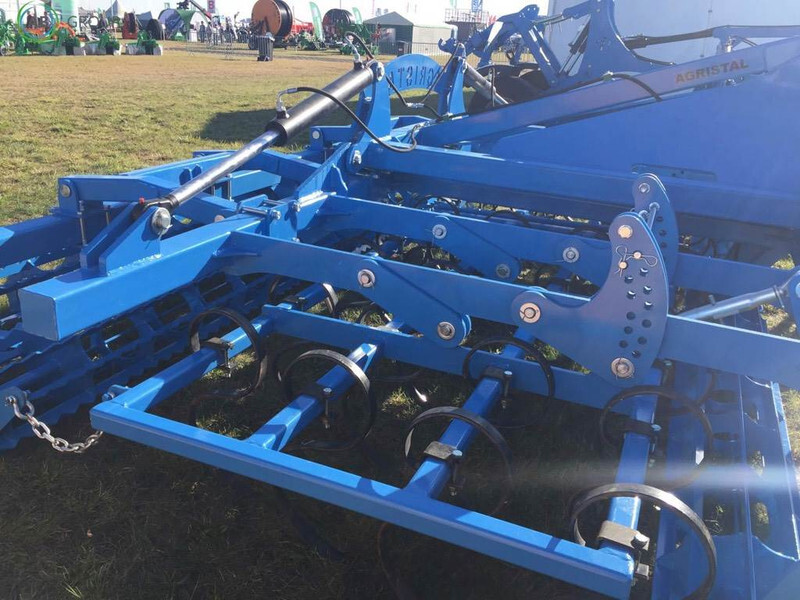 AGRISTAL Hydraulically folding seedbed cultivator/ - Cultivator: picture 4 AGRISTAL Hydraulically folding seedbed cultivator/ - Cultivator: picture 4