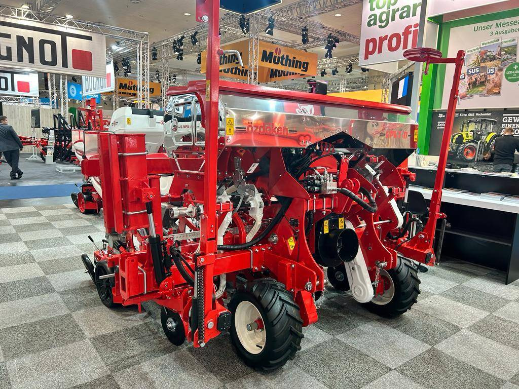 Six-row pneumatic precision seeder with depth fertilization Ozdoken VPKT-DG6 - Precision sowing machine: picture 1 Six-row pneumatic precision seeder with depth fertilization Ozdoken VPKT-DG6 - Precision sowing machine: picture 1