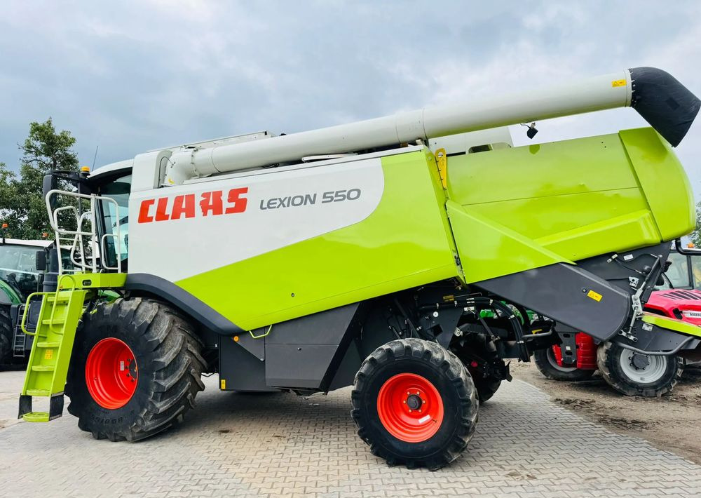 Combine harvester Claas Lexion 550: picture 16
