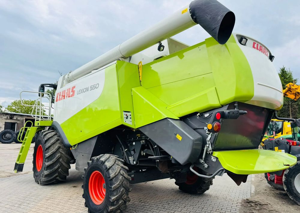 Combine harvester Claas Lexion 550: picture 15