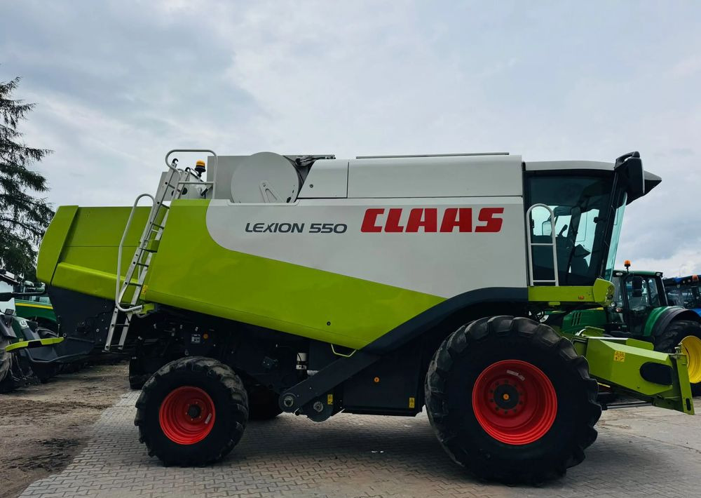 Combine harvester Claas Lexion 550: picture 11