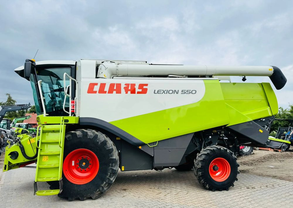 Combine harvester Claas Lexion 550: picture 6