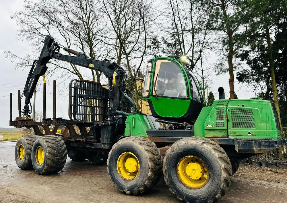 John Deere 1910E - Forwarder: picture 2 John Deere 1910E - Forwarder: picture 2