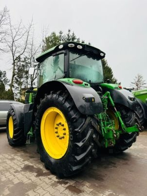 John Deere 6210R - Farm tractor: picture 3 John Deere 6210R - Farm tractor: picture 3