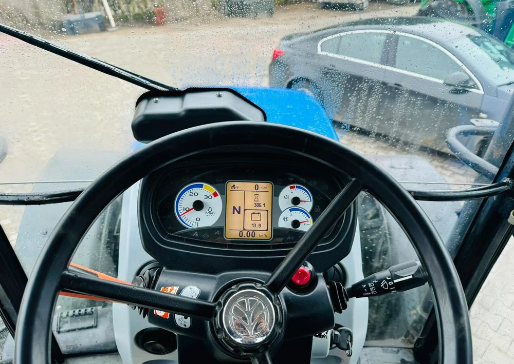 Farm tractor New Holland T5.115: picture 9