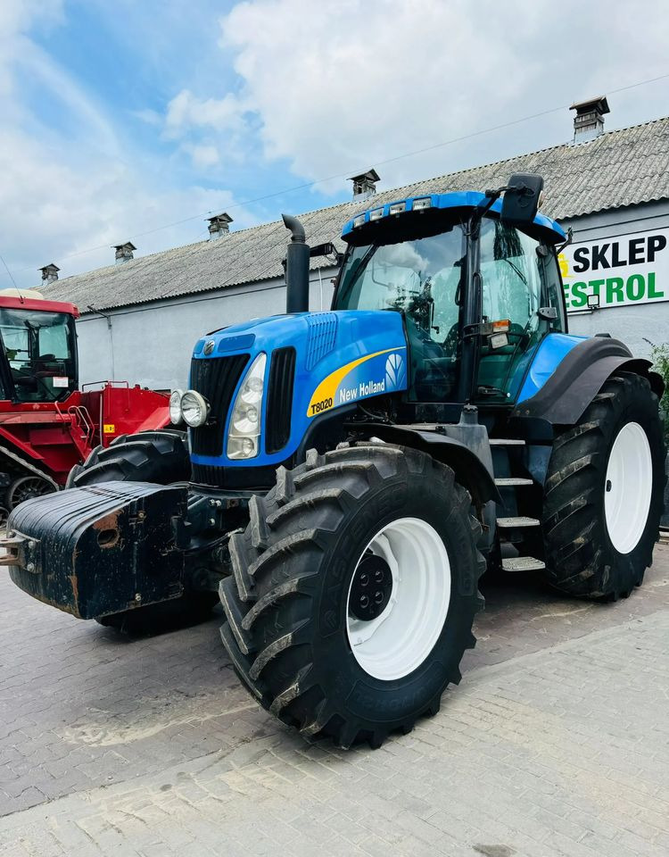 New Holland T8020 - Farm tractor: picture 1 New Holland T8020 - Farm tractor: picture 1
